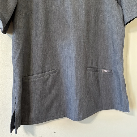 FIGS Scrub Casma Three-Pocket Scrub Top Graphite Size Large - Picture 5 of 11